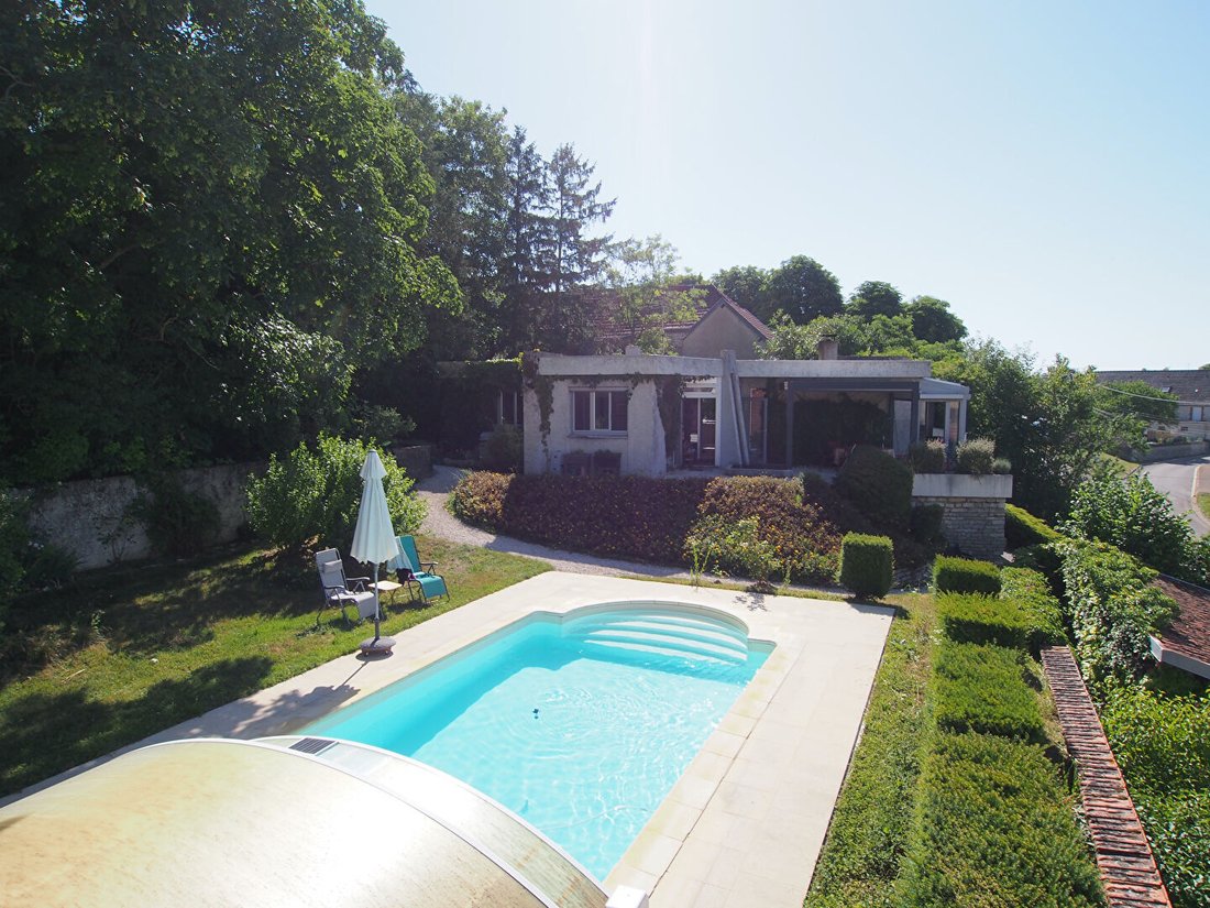 Villa in Saint-Julien, Bourgogne – Franche-Comté, France 1 - 18227881