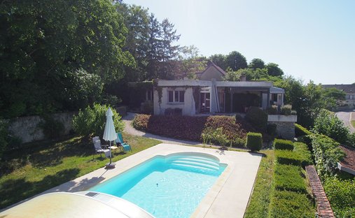 Villa in Saint-Julien, Bourgogne – Franche-Comté, France 1
