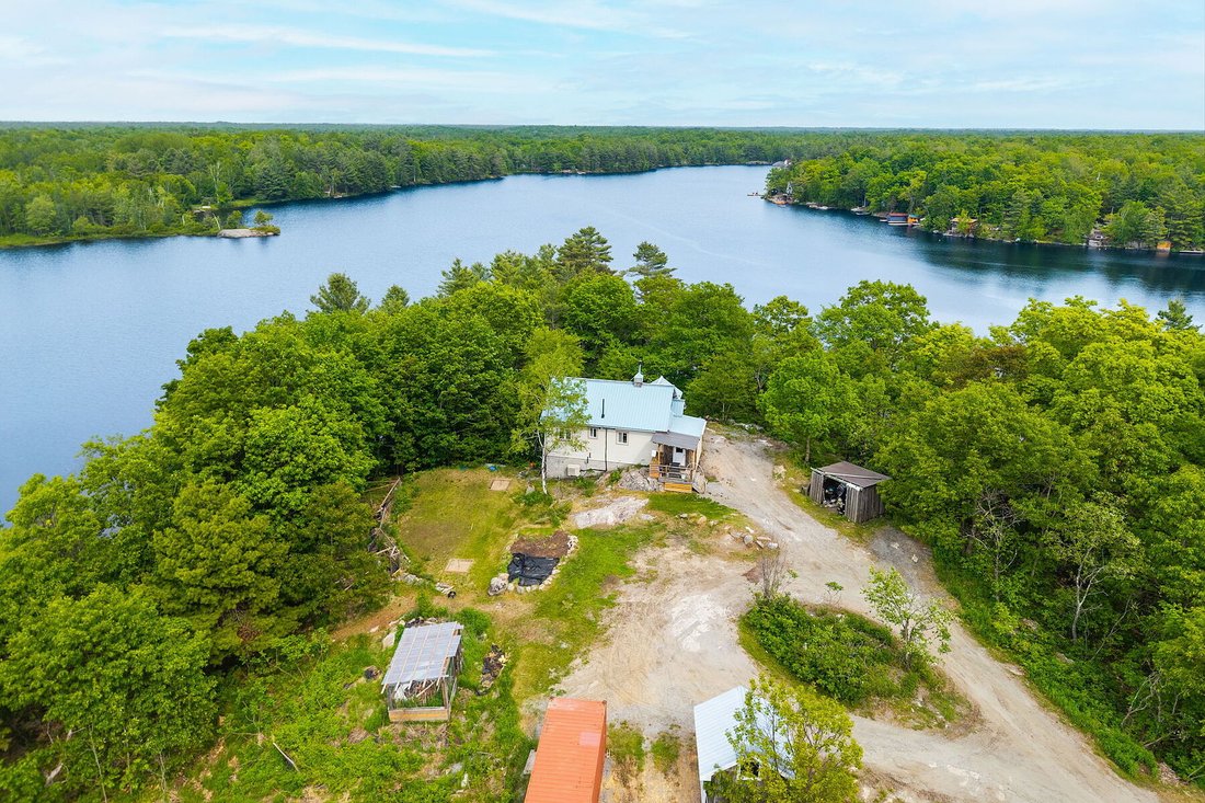 House in MacTier, Ontario, Canada 1 - 18224056