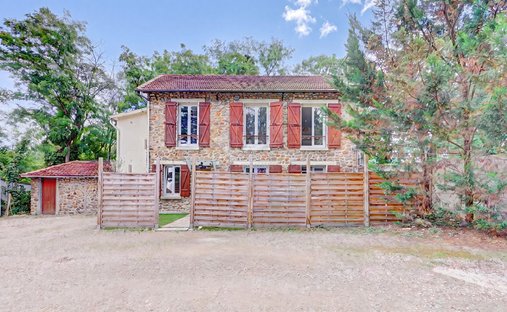 House in Forêt, Saint-Germain-en-Laye, France 1