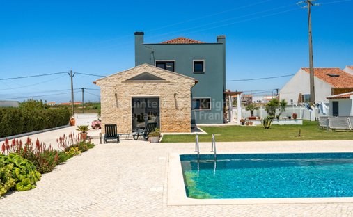 House in São João das Lampas, Lisbon, Portugal 1