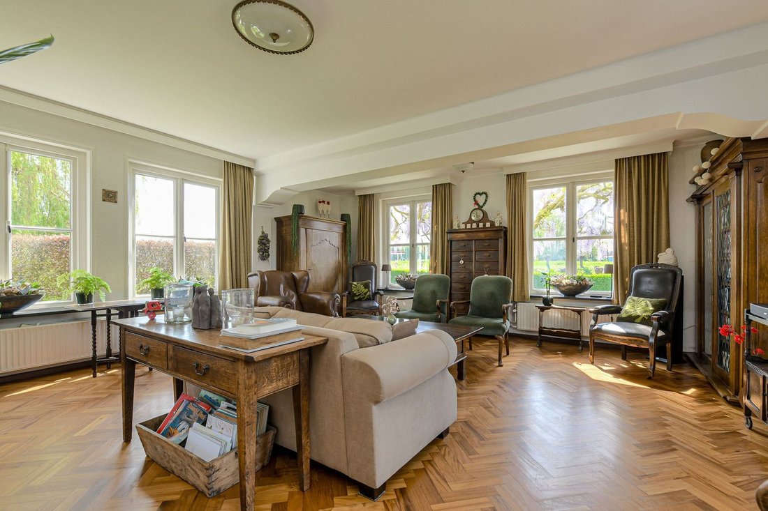 Villa in Geertruidenberg, North Brabant, Netherlands 2 - 18224269