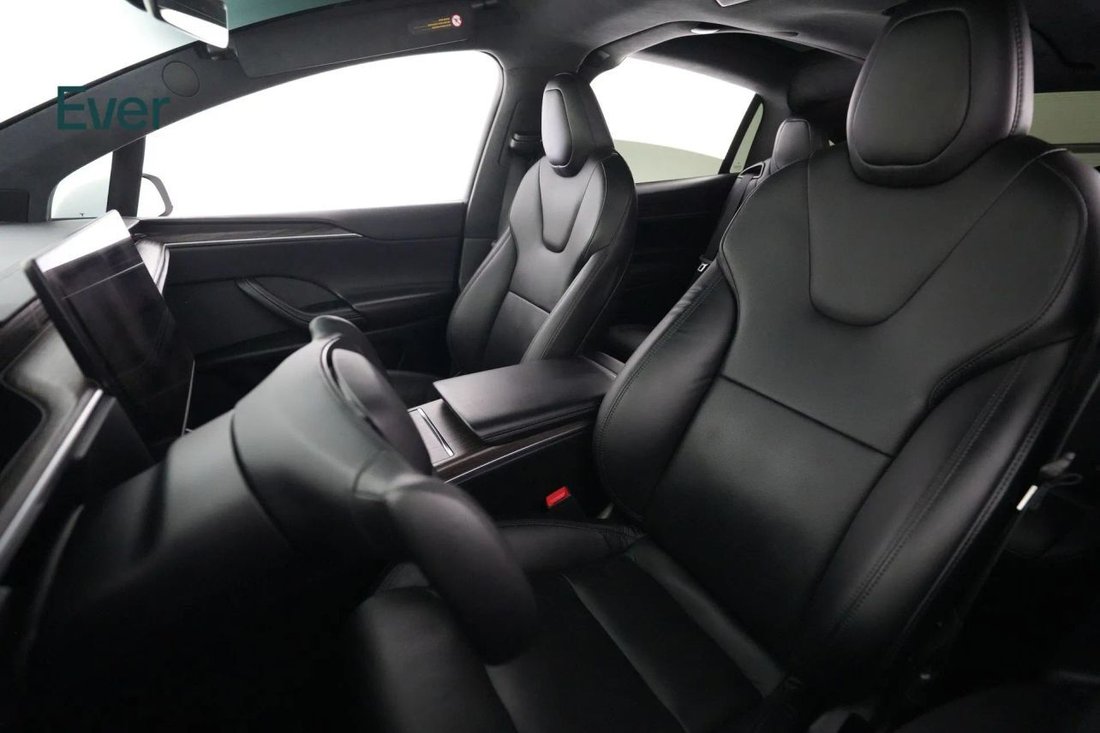 Suv in San Francisco, CA, United States 4 - 18001035