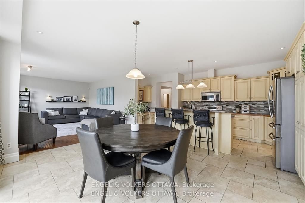 House in Ottawa, Ontario, Canada 5 - 18230607