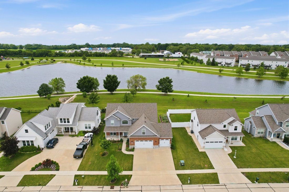 House in Savoy, Illinois, United States 3 - 18232064