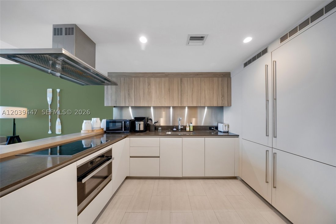 Condo in Miami, Florida, United States 2 - 18226346