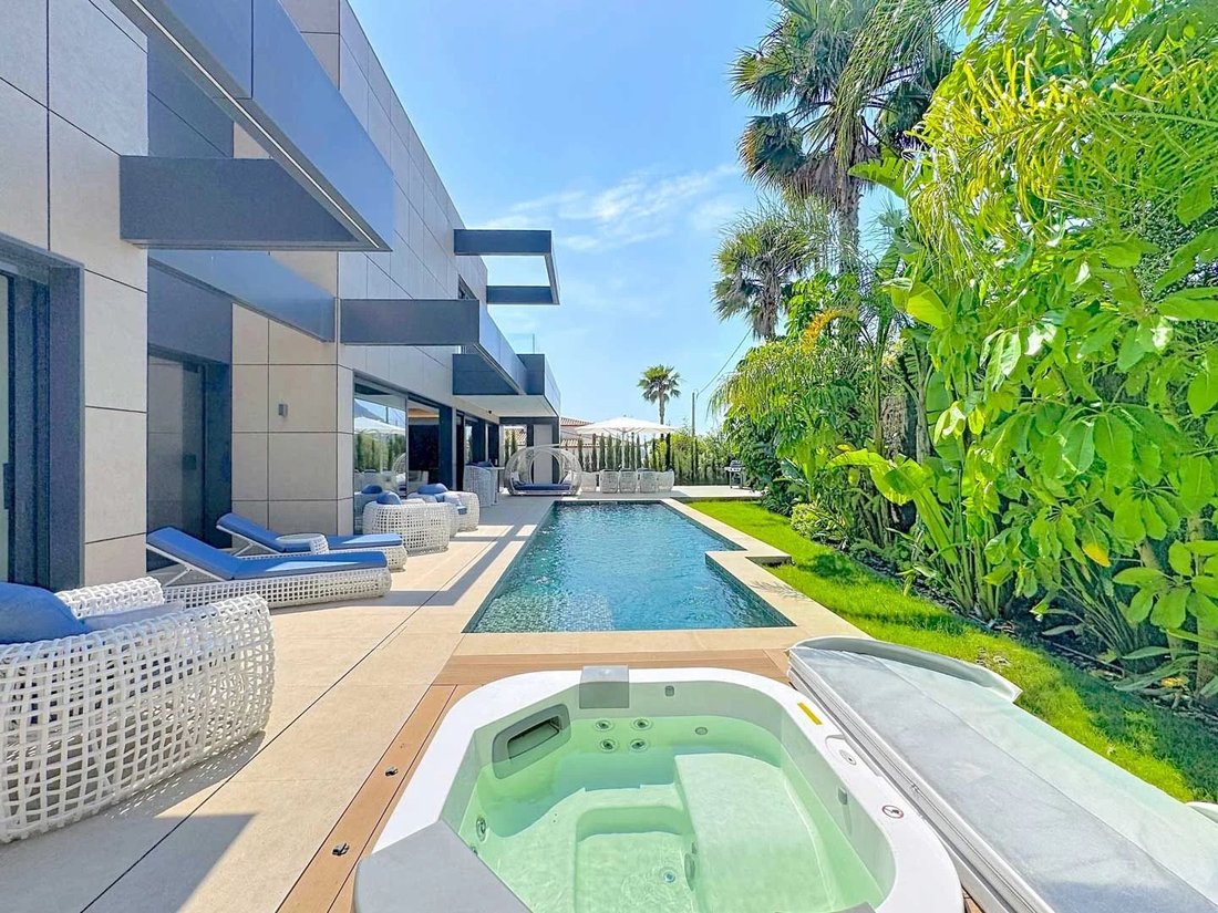 Villa in Calp / Calpe, Valencian Community, Spain 1 - 18232646