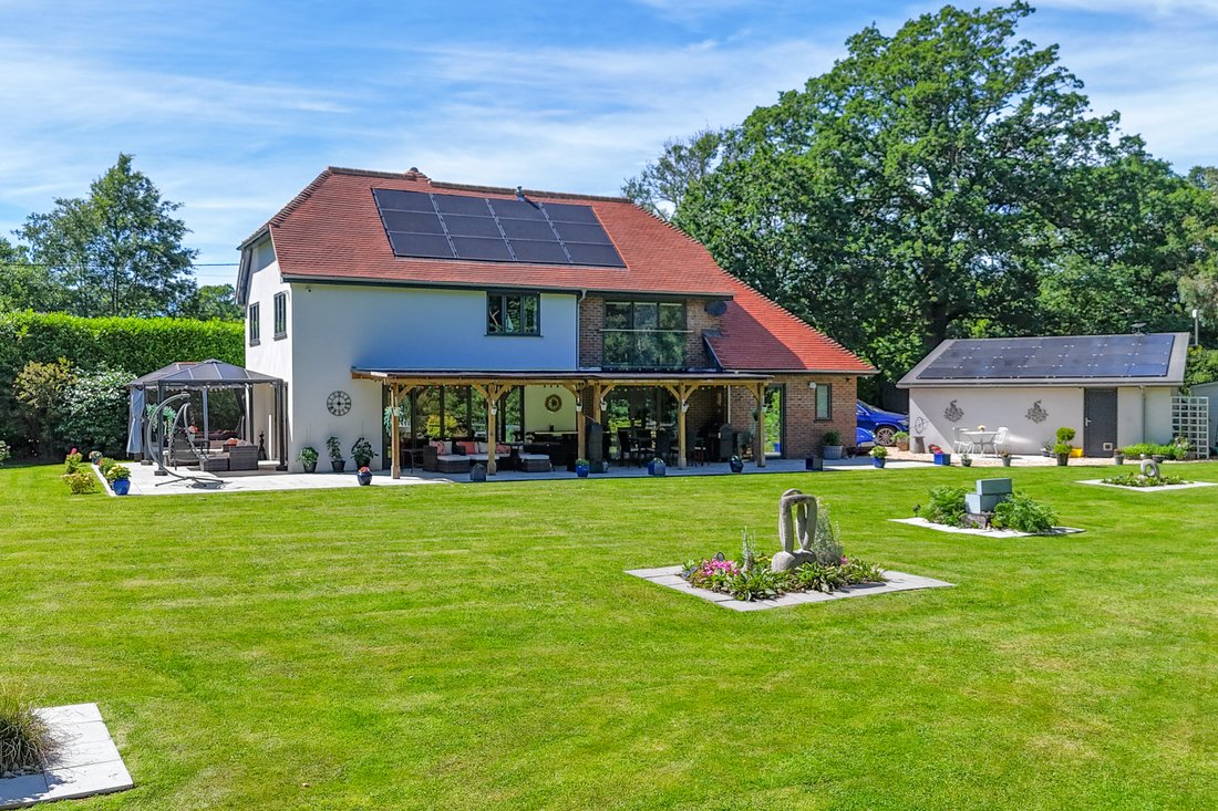 House in Calmore, England 1 - 18225322