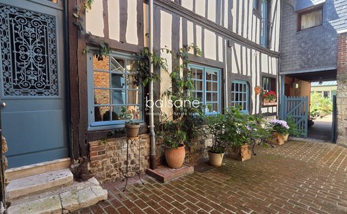 House in Centre Ville, Pont-Audemer, France 1