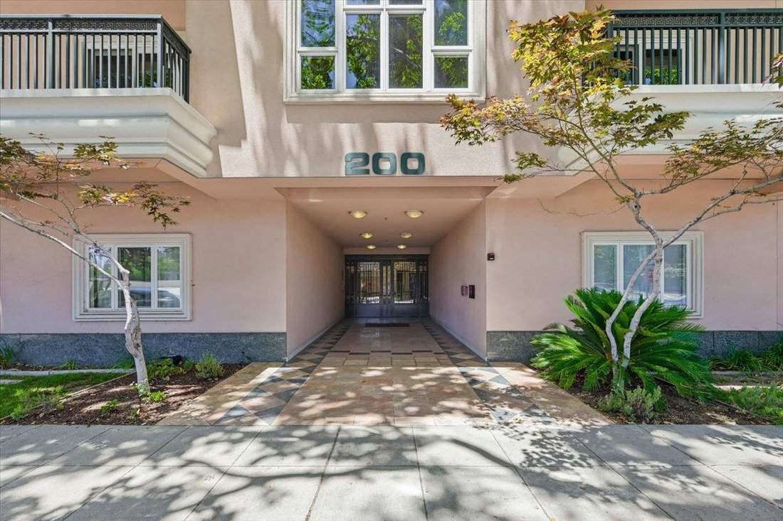 Condo in Palo Alto, California, United States 2 - 18225478