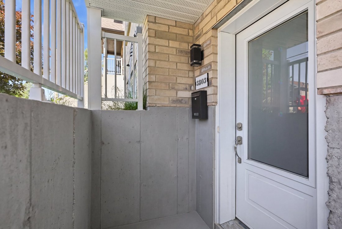 House in Longueuil, Quebec, Canada 3 - 18230632