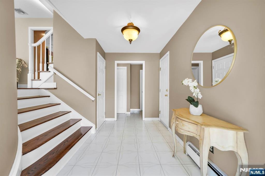 House in Wayne, New Jersey, United States 3 - 18110390