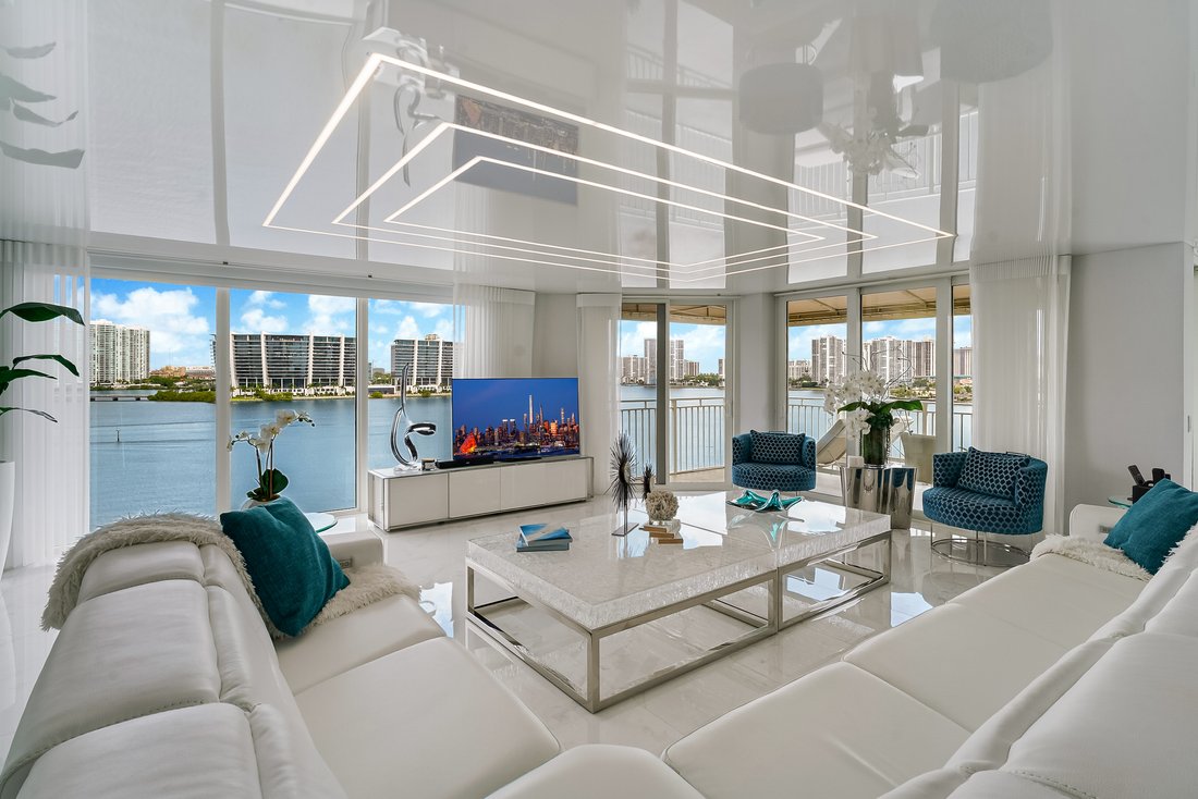 Condo in Sunny Isles Beach, Florida, United States 3 - 18231569