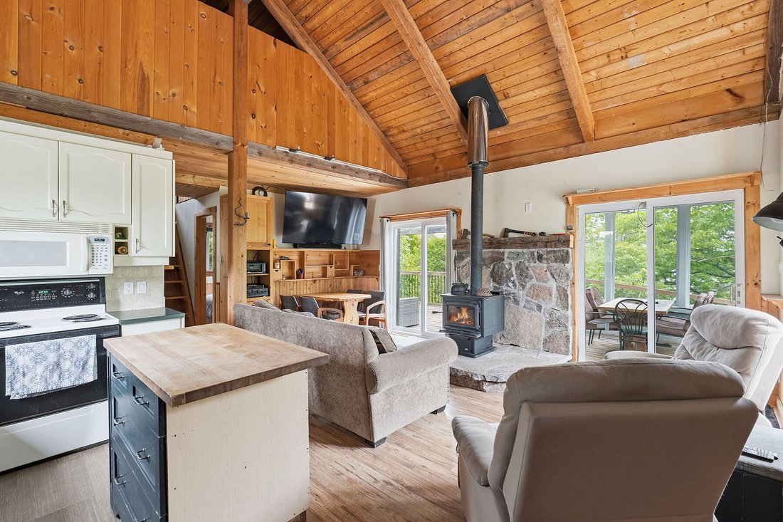 House in MacTier, Ontario, Canada 4 - 18224056