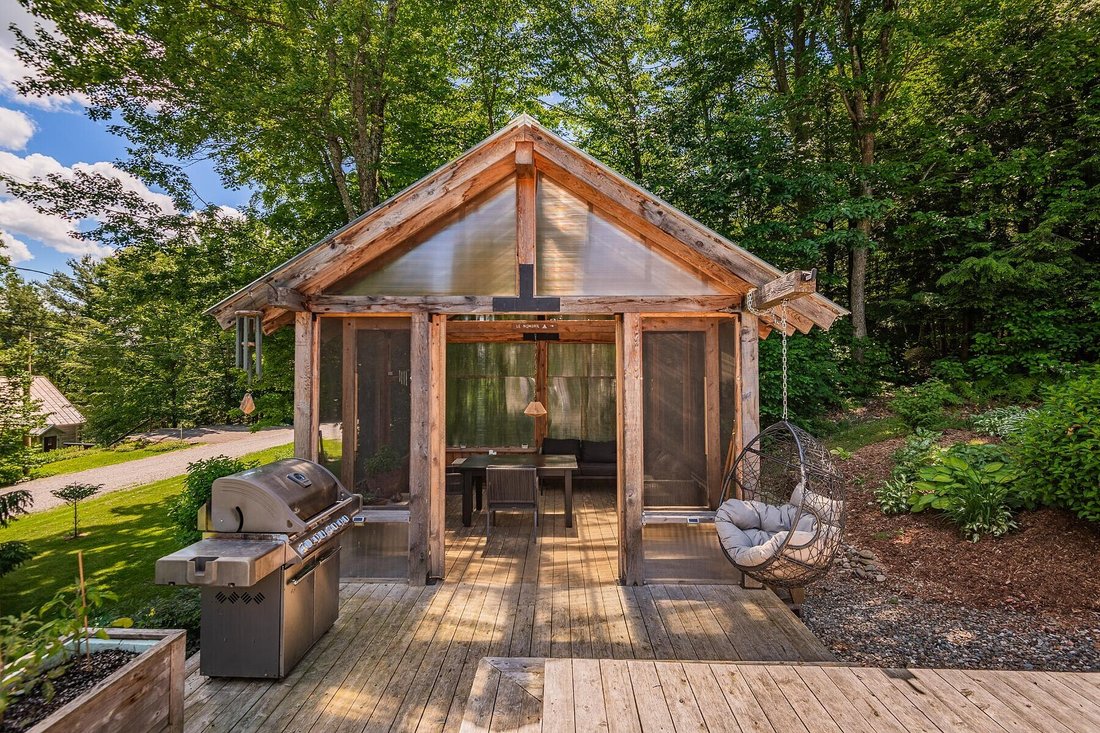 House in Sutton, Quebec, Canada 5 - 16826224