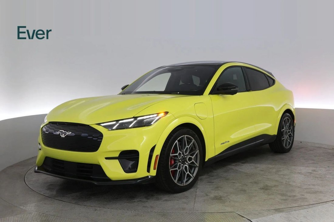 Suv in San Francisco, CA, United States 2 - 18087727