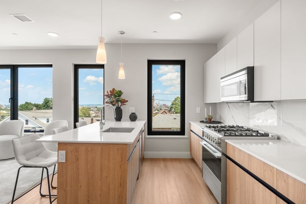 Condo in Boston, Massachusetts, United States 3 - 18227283