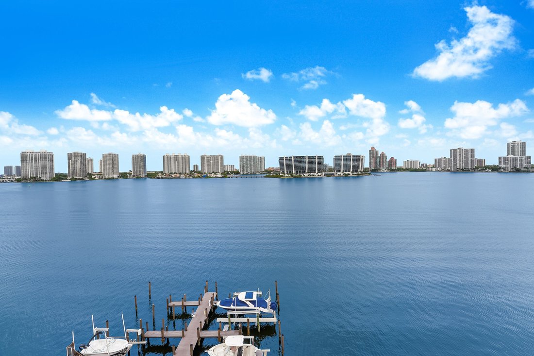 Condo in Sunny Isles Beach, Florida, United States 1 - 18231569