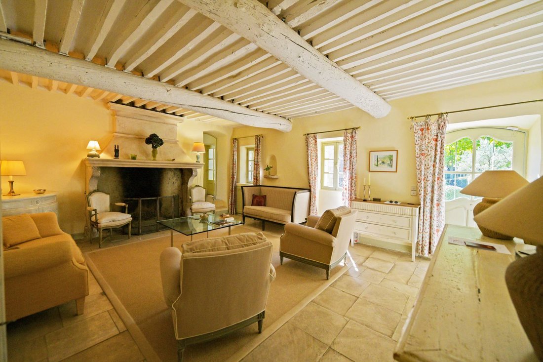 Estate in Oppède, Provence-Alpes-Côte d'Azur, France 4 - 18226234