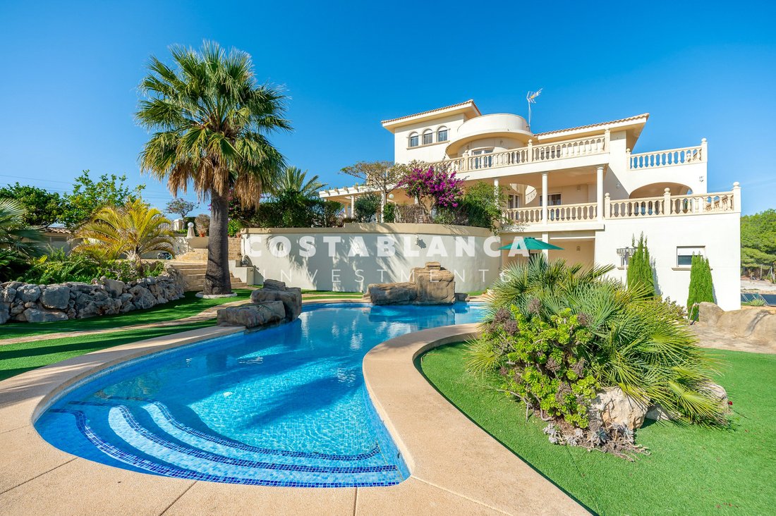 Villa in Benidorm, Valencian Community, Spain 1 - 17948906