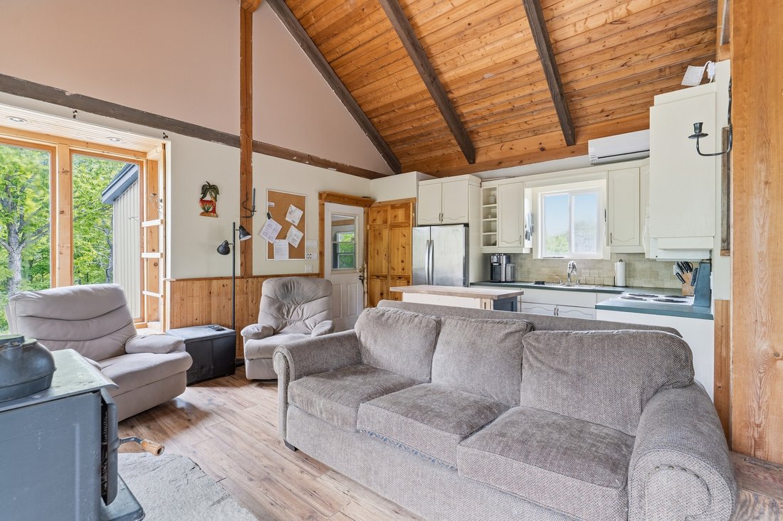 House in MacTier, Ontario, Canada 5 - 18224056