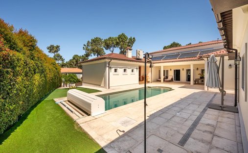 Villa in Lagoa De Albufeira, Setubal, Portugal 1