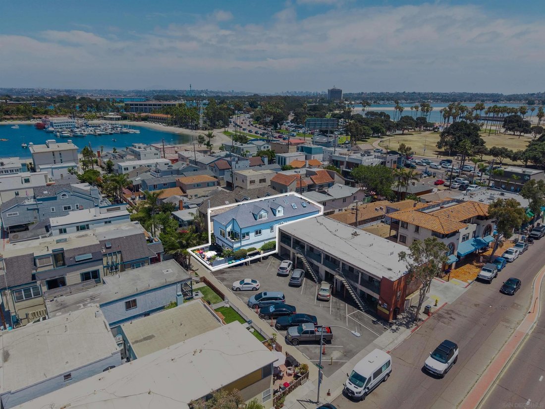 San Diego, California, United States 2 - 18225948