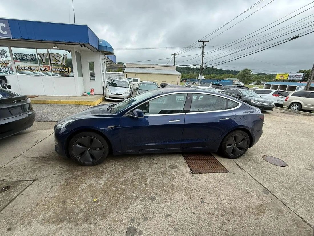 Sedan in Ashland, KY, United States 2 - 17856804