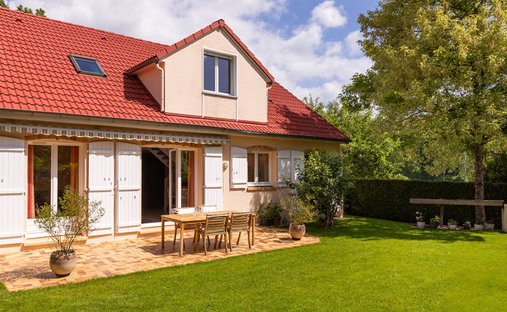 House in Forêt, Saint-Germain-en-Laye, France 1