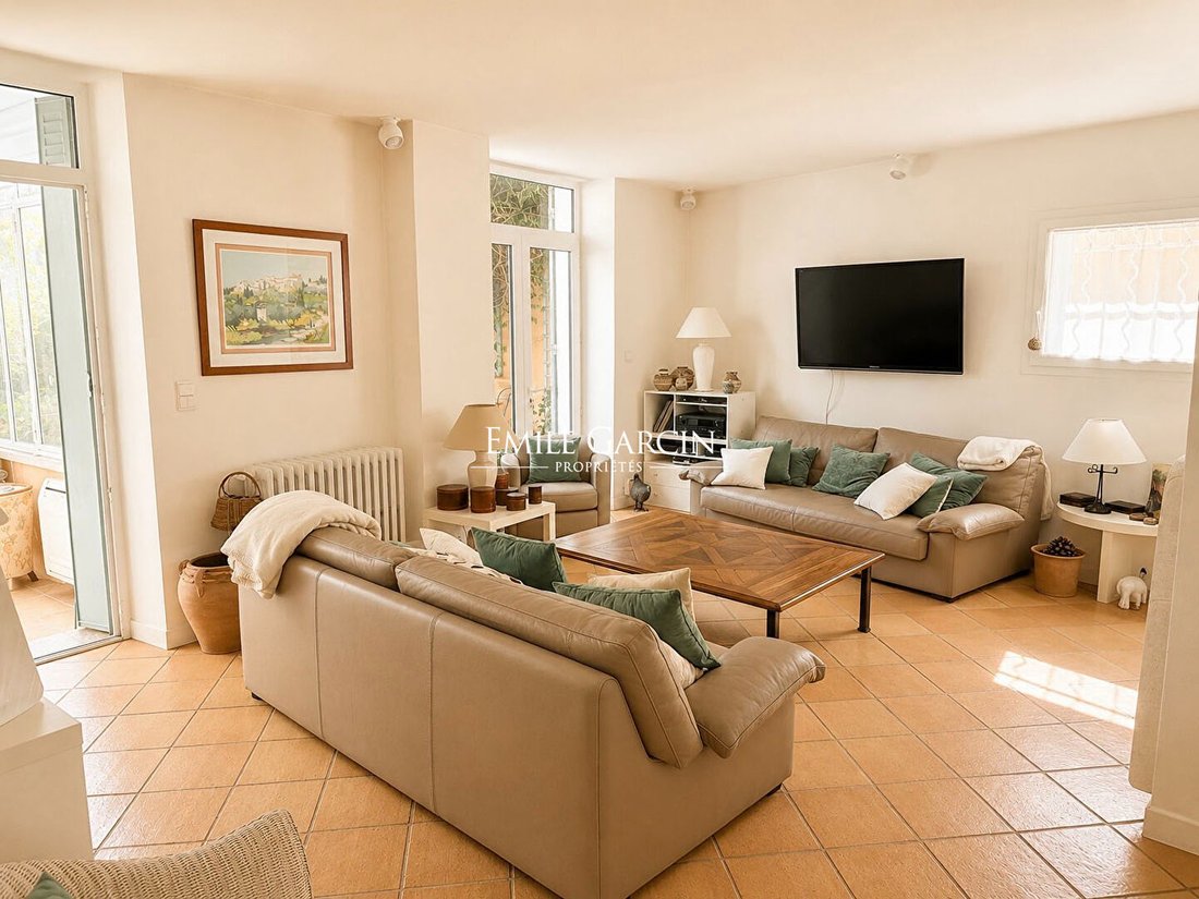 Villa in Saint-Saturnin-lès-Avignon, Provence-Alpes-Côte d'Azur, France 3 - 18227870