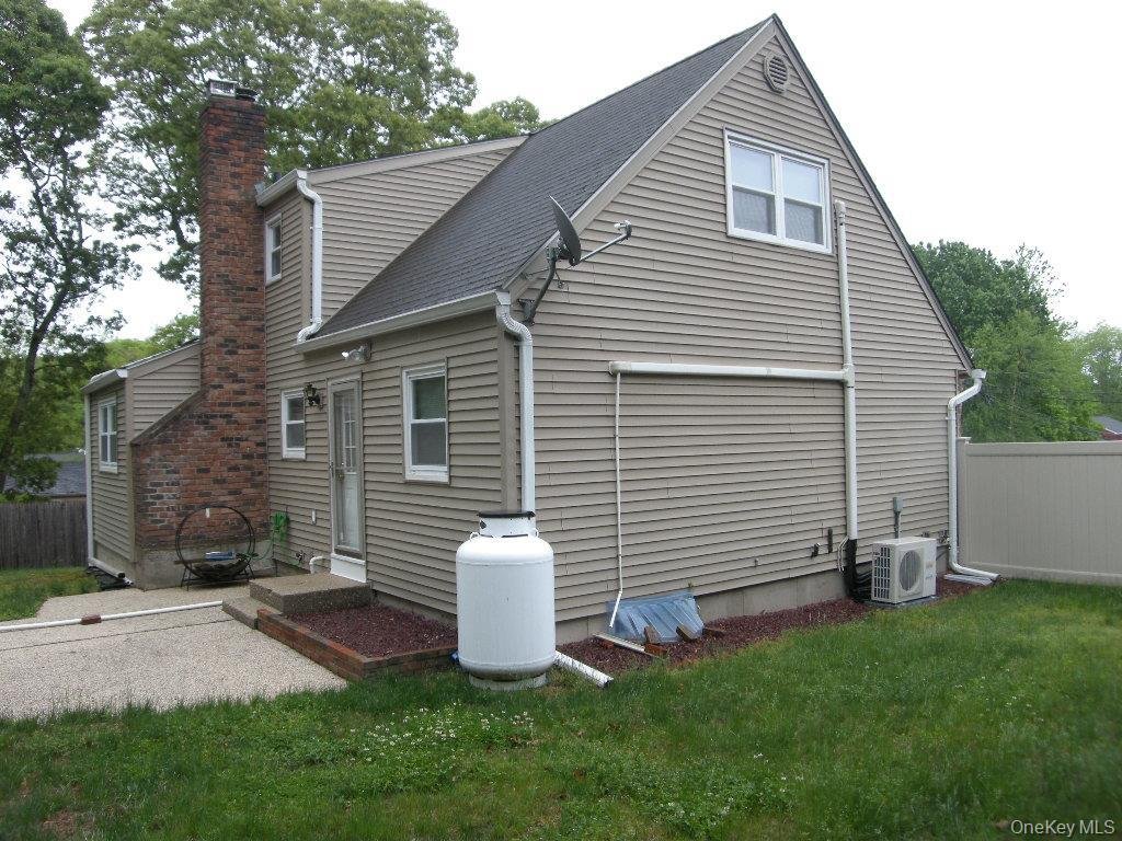 House in Coram, New York, United States 2 - 18232557