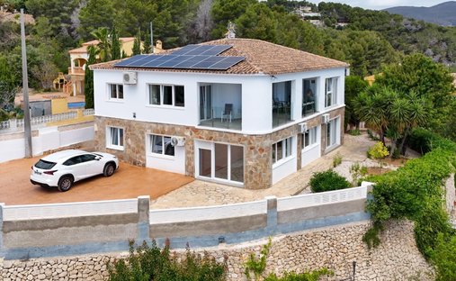 Chalet in Calp / Calpe, Valencian Community, Spain 1
