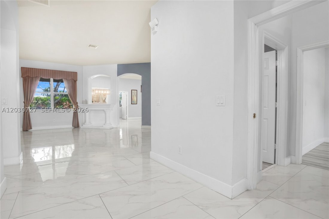 House in Weston, Florida, United States 5 - 18108931