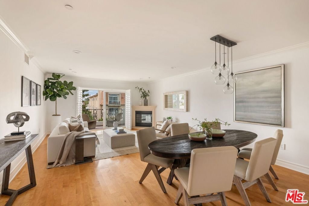 Condo in Los Angeles, California, United States 3 - 18229811
