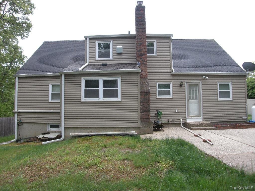 House in Coram, New York, United States 3 - 18232557