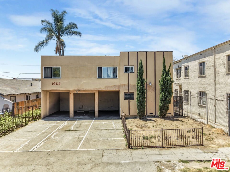 Los Angeles, California, United States 1 - 18229814