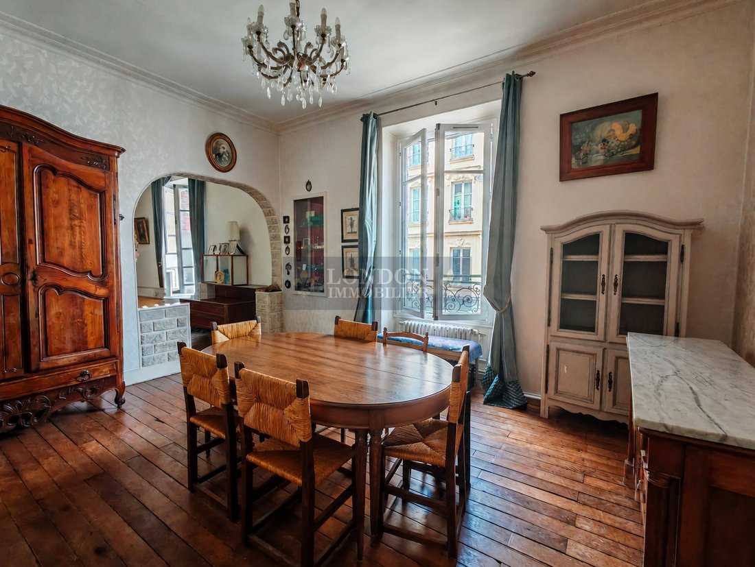 Apartment in Domaine National du Château, Versailles, France 5 - 18092445