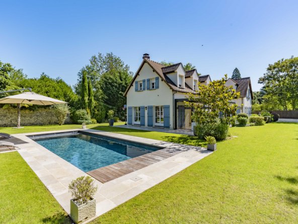 House in Saint-Remy-l'Honore, Ile-de-France, France 1 - 16099186