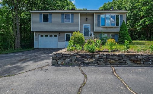 House in Londonderry, New Hampshire, United States 1