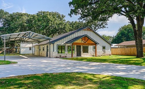 House in Granbury, Texas, United States 1