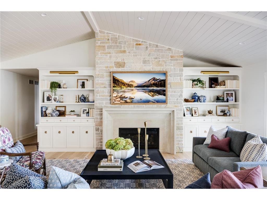 House in Lakeville, Minnesota, United States 2 - 16271097