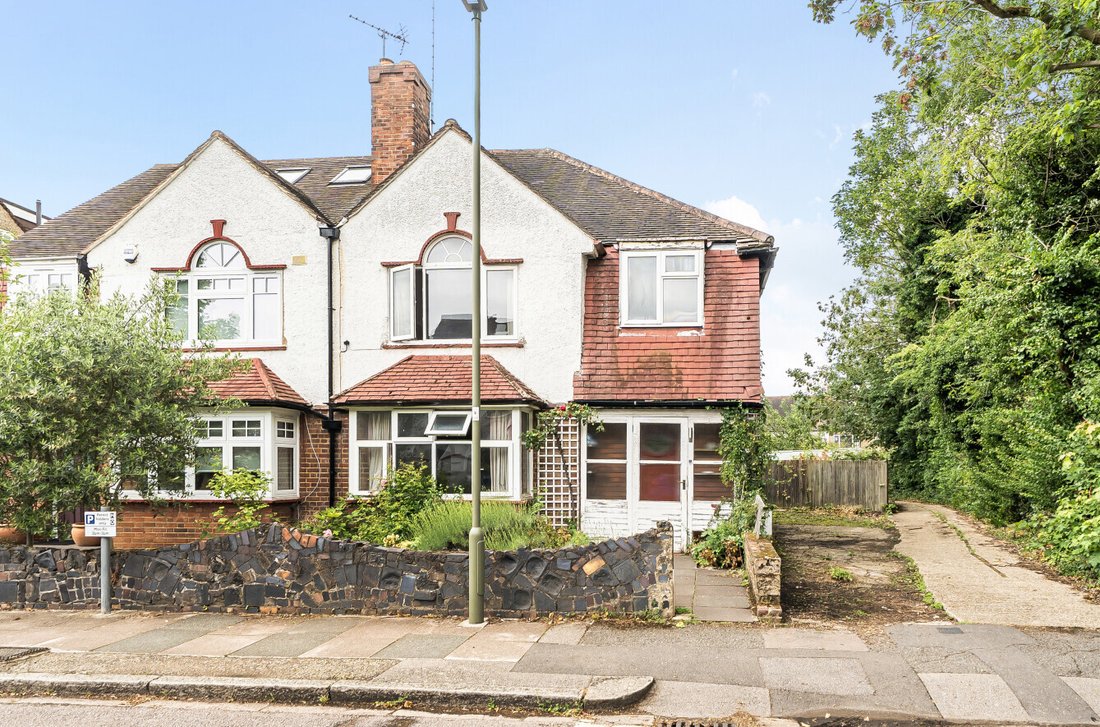 House in Barnet, England 1 - 18233676
