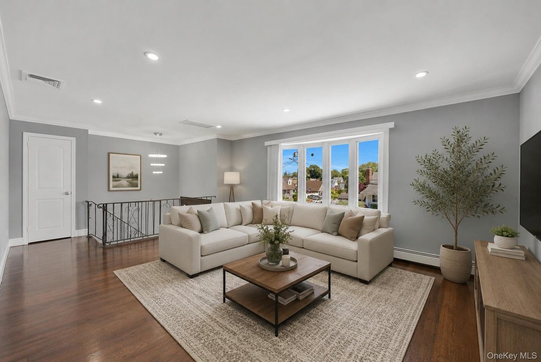 House in Elmont, New York, United States 4 - 18226904