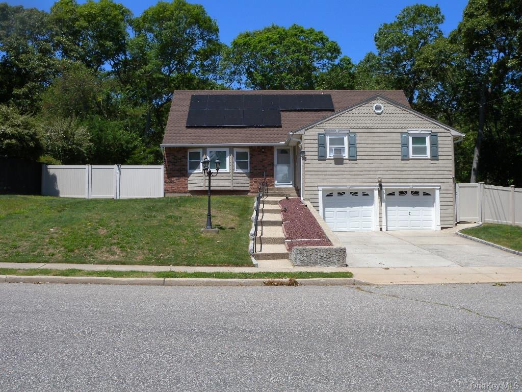 House in Coram, New York, United States 1 - 18232557