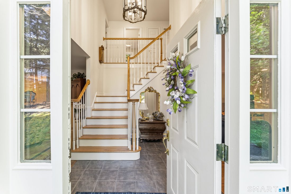 House in Newtown, Connecticut, United States 2 - 18225816