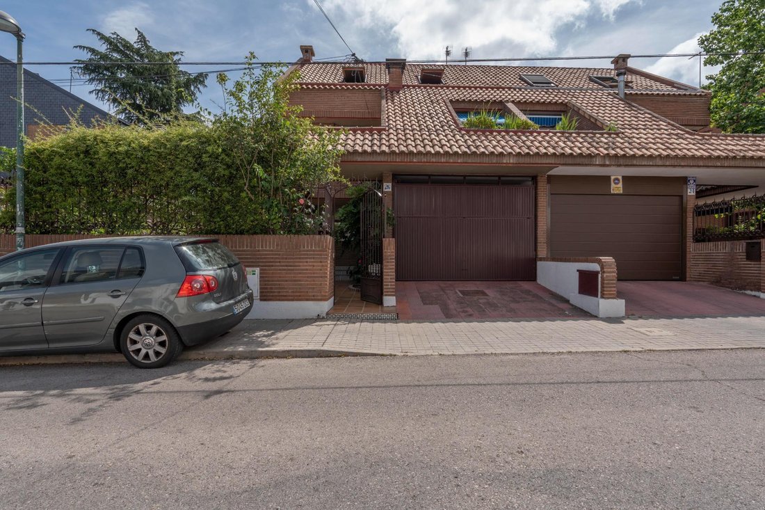 Pozuelo de Alarcon, Comunidad de Madrid, Spain 4 - 18114283