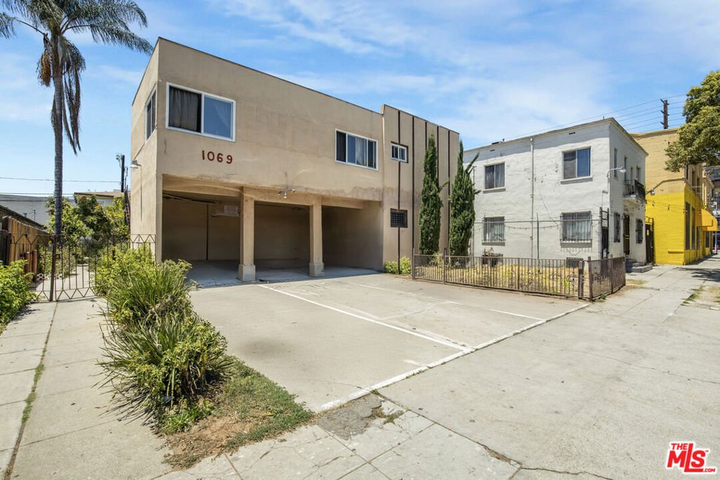 Los Angeles, California, United States 4 - 18229814