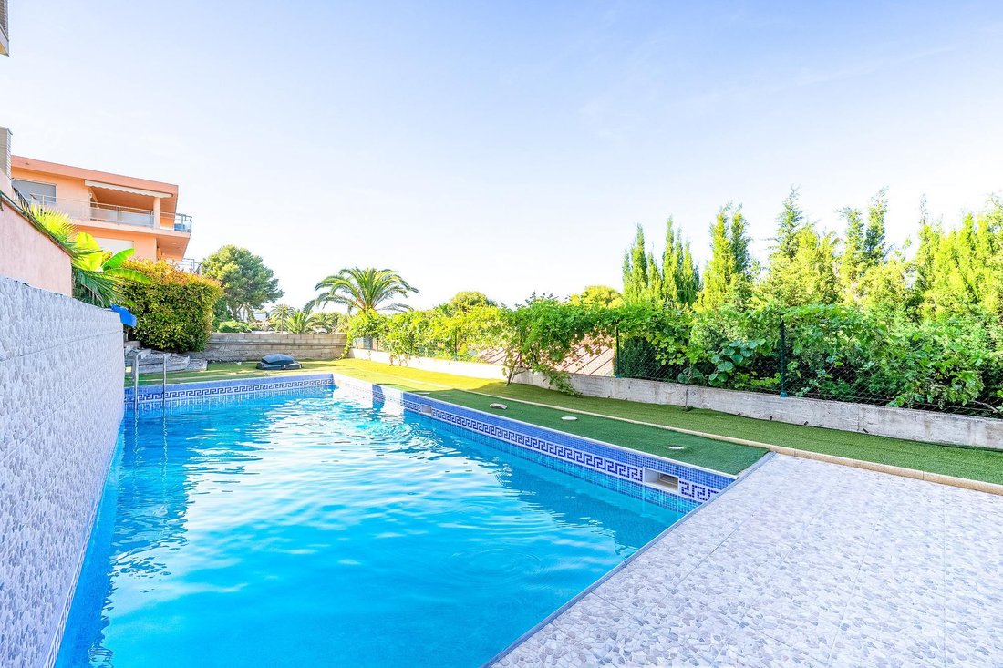 Villa in Salou, Catalonia, Spain 3 - 18226056