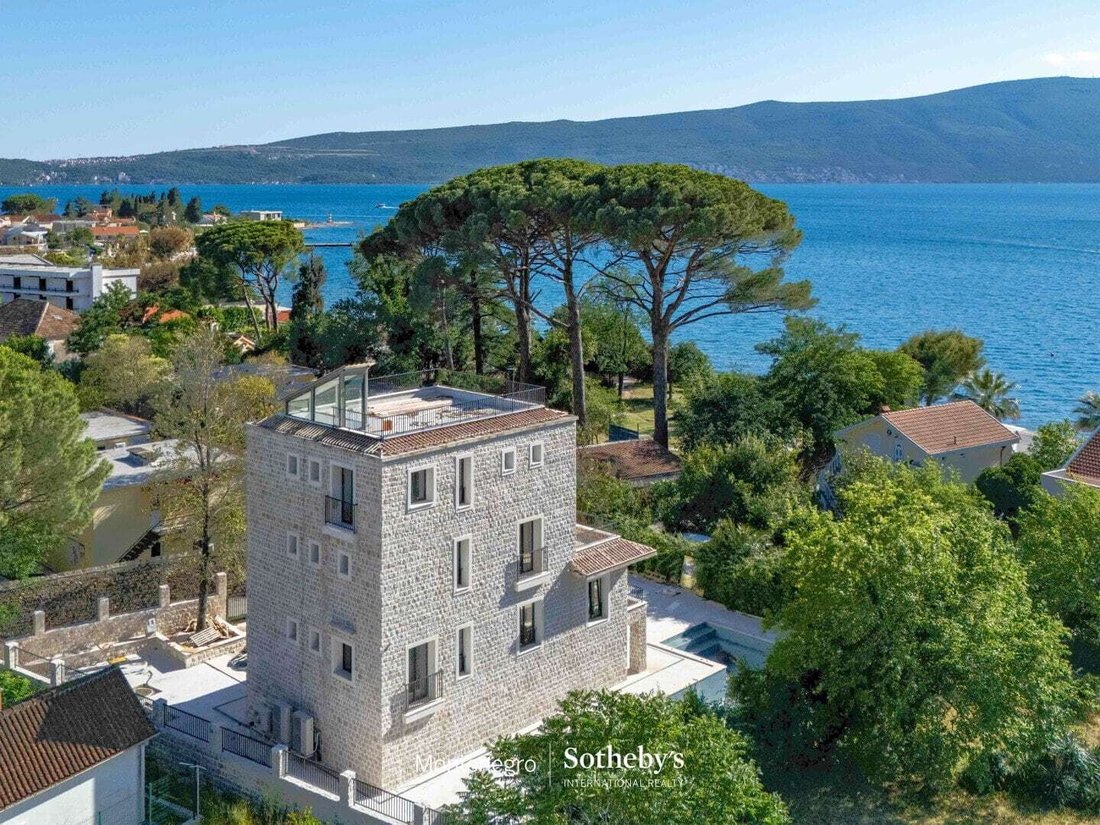 Villa a Lastua Inferiore, Tivat Municipality, Montenegro 1 - 18232649