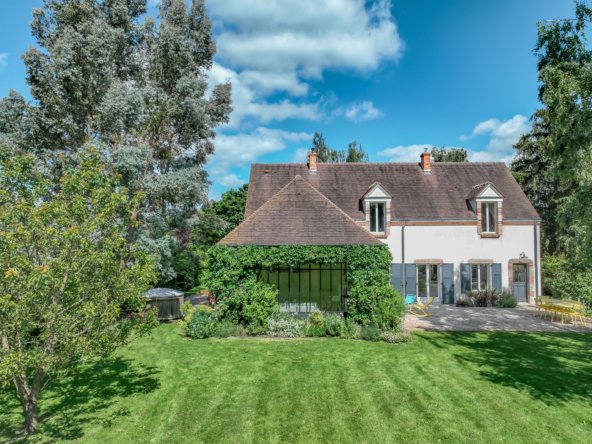 House in Montfort-l'Amaury, Ile-de-France, France 1 - 16948482
